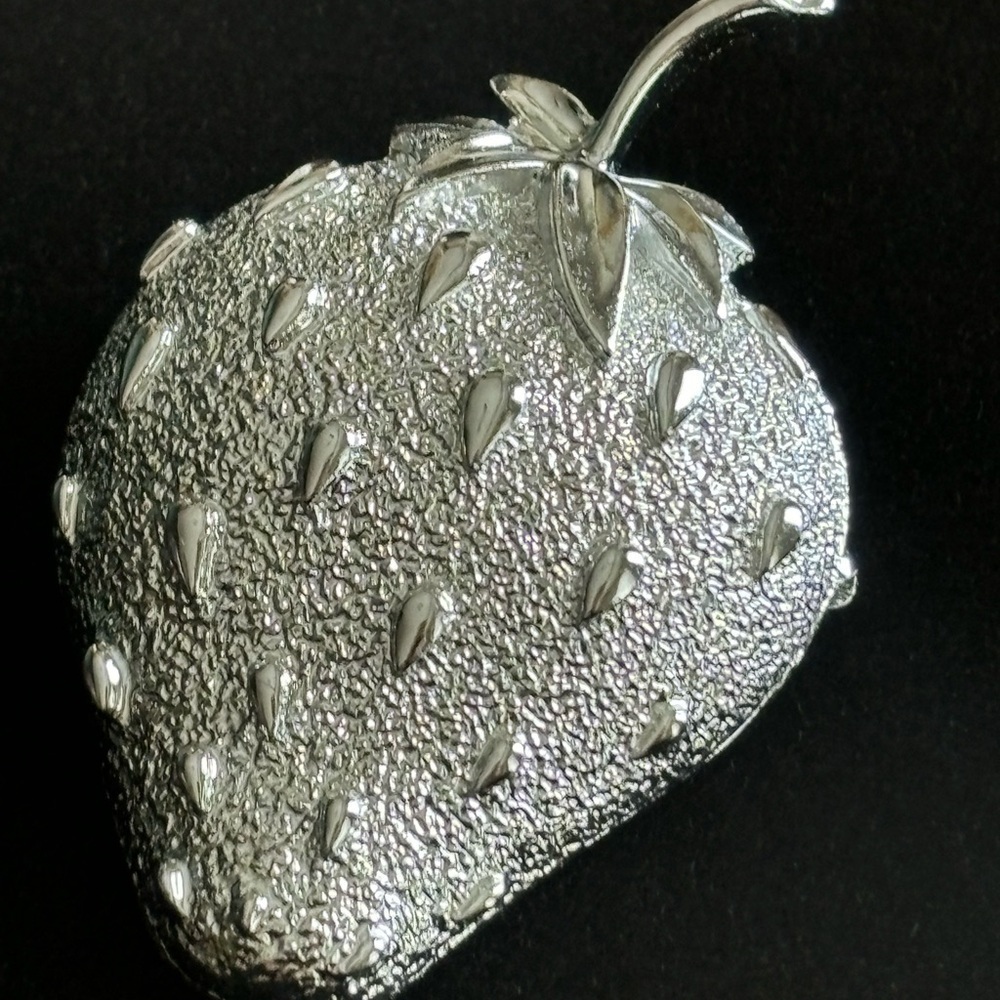 Sarah Coventry 1968 Silver toned  Strawberry Brooch